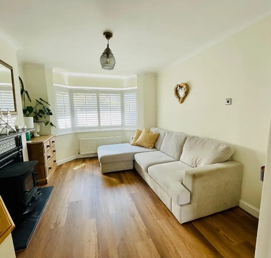 Detached House In Exeter With Stunning City View 0*,